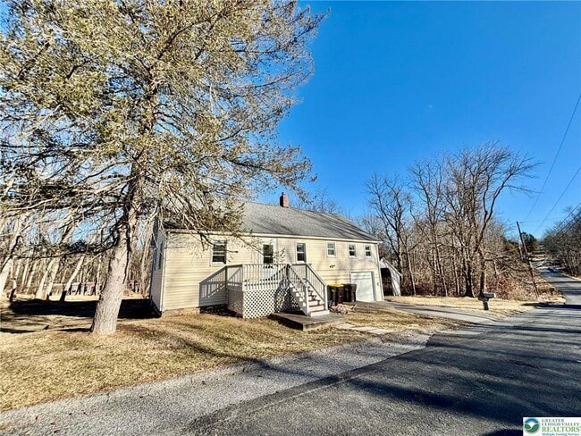 171 E Aluta Mill Rd in Nazareth, PA - Building Photo - Building Photo