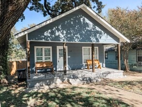 1129 W Owings St in Denison, TX - Building Photo - Building Photo