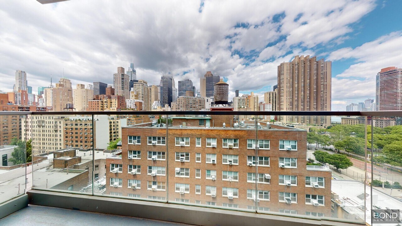 237 E 34th St in New York, NY - Building Photo
