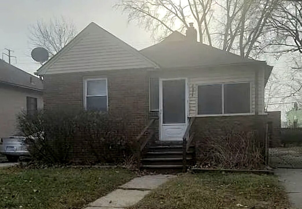 8424 Rivard Ave in Warren, MI - Building Photo