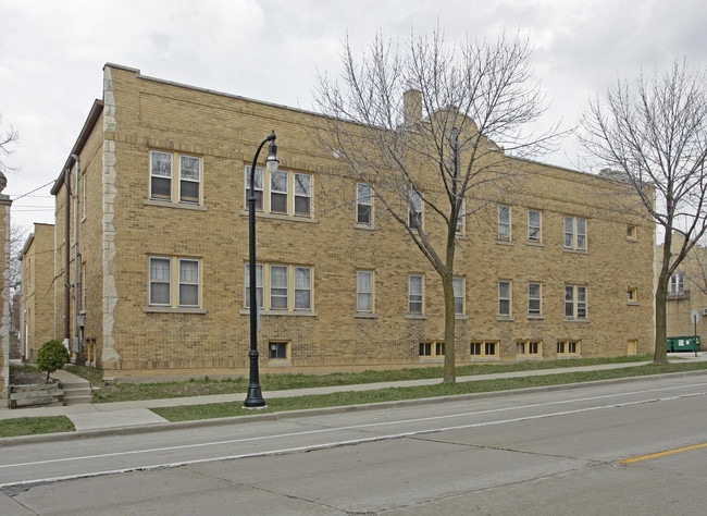 1723 E Beverly Rd in Shorewood, WI - Foto de edificio - Building Photo