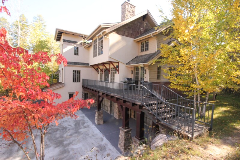 1141 Meadowlark Ln in Whitefish, MT - Foto de edificio