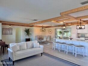 3041 N Oleander Ave in Daytona Beach, FL - Building Photo - Building Photo