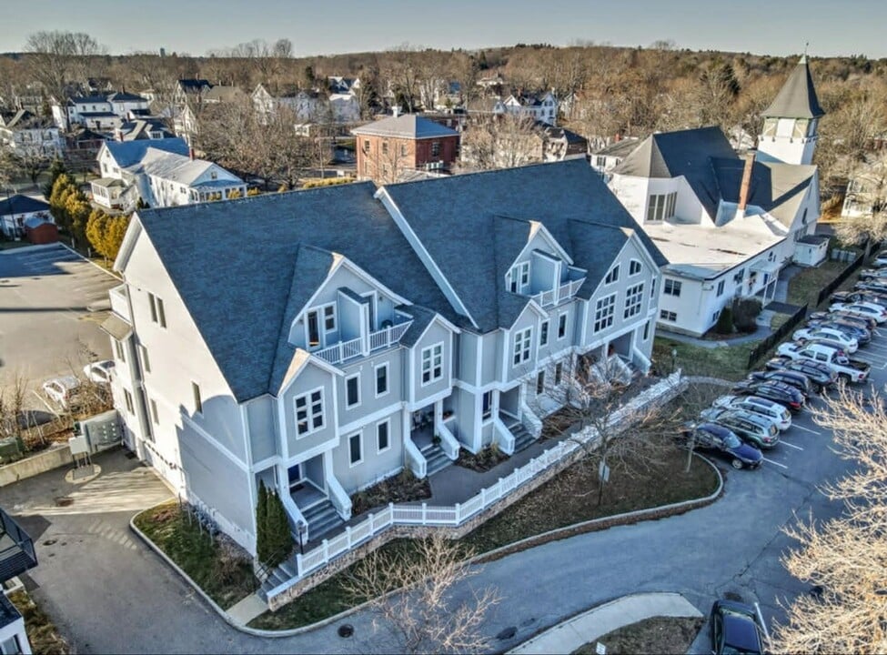 11 Abbey Rd in Brunswick, ME - Building Photo