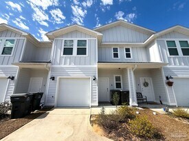 1559 Iroquois Ct in Pensacola, FL - Building Photo