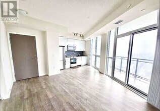 99-2799 John St in Toronto, ON - Building Photo - Building Photo