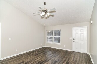 177 Howard Woody Dr in La Vergne, TN - Foto de edificio - Building Photo