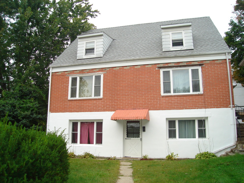 25 Broadview Hts in Thomaston, CT - Building Photo