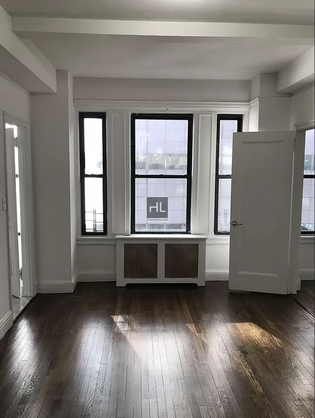 EAST 46 STREET in New York, NY - Building Photo - Building Photo