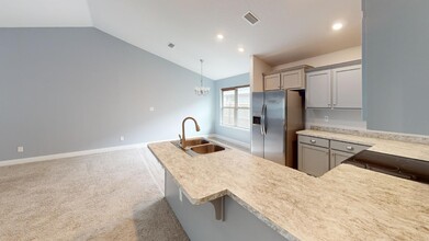 5184 Regalo Dr in Bellview, FL - Building Photo - Building Photo