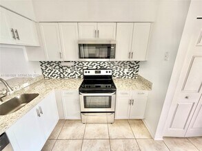 70 Whitehead Cir in Weston, FL - Building Photo - Building Photo