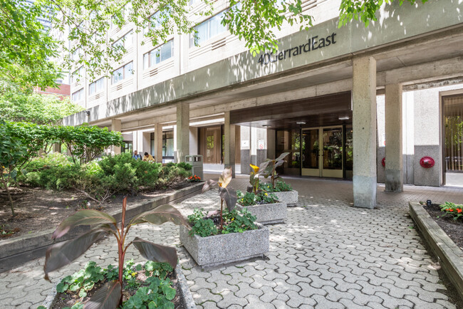 40 Gerrard Street East Apartments