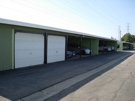 7420 Maple St in Westminster, CA - Foto de edificio - Building Photo