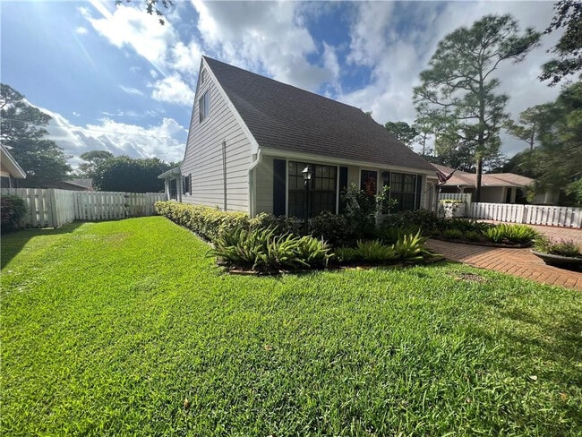 5068 Beechwood Rd in Delray Beach, FL - Foto de edificio - Building Photo