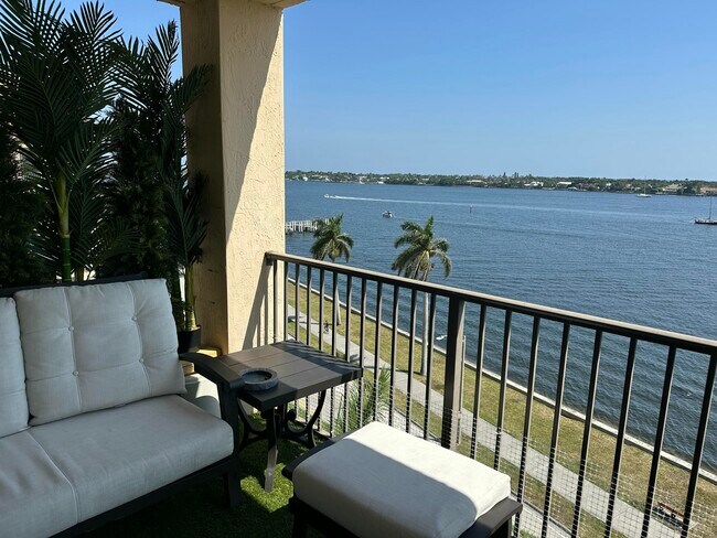 1801 N Flagler Dr in West Palm Beach, FL - Foto de edificio - Building Photo