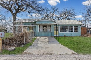 1418 Kingshill Dr in Marble Falls, TX - Building Photo