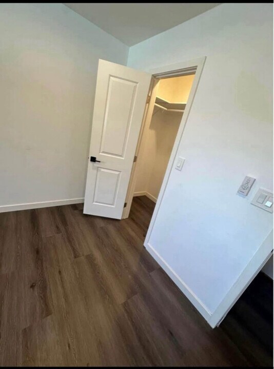 2104 E Bangor Way in Anaheim, CA - Building Photo