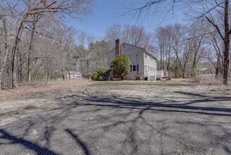 22 Circle Dr in Litchfield, NH - Building Photo - Building Photo