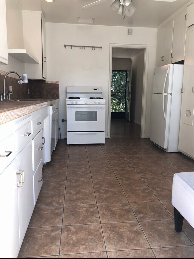 1247 19th St, Unit # D in Santa Monica, CA - Building Photo - Building Photo