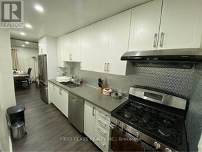 13 Greenarrow Ct in Brampton, ON - Building Photo - Building Photo