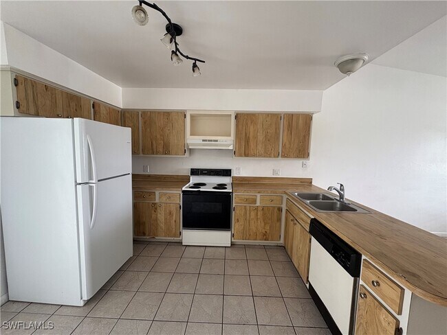 4904 Vincennes Ct in Cape Coral, FL - Building Photo - Building Photo