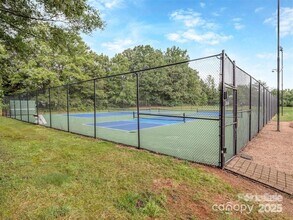 8715 Parkchester Dr in Charlotte, NC - Building Photo - Building Photo