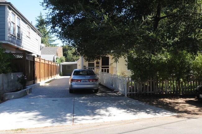 15 Stacia St in Los Gatos, CA - Foto de edificio - Building Photo