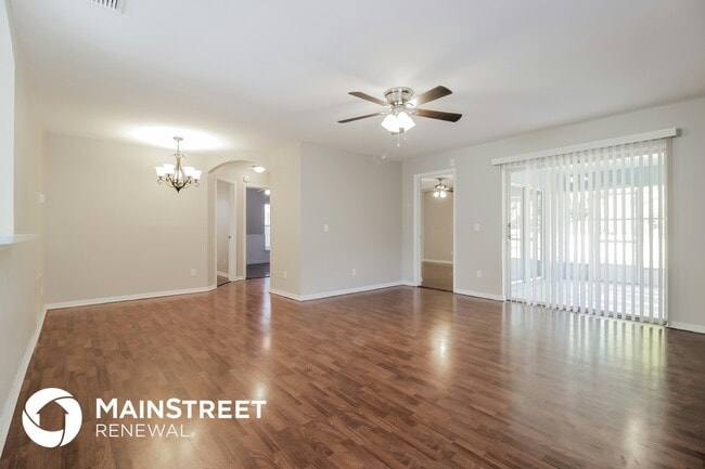 1007 Royal Oaks Dr in Apopka, FL - Foto de edificio - Building Photo
