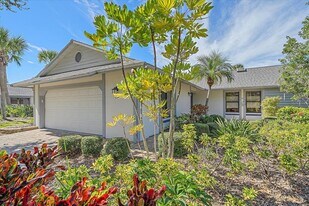 1684 Pintail Way in Sarasota, FL - Building Photo