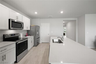 2621 Table Coral Trl in North Fort Myers, FL - Building Photo - Building Photo