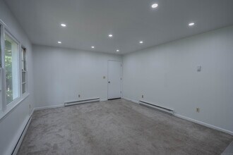 16 Oenoke Pl in Stamford, CT - Building Photo - Building Photo