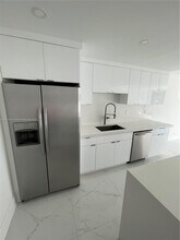10101 E Bay Harbor Dr in Bay Harbor Islands, FL - Building Photo - Building Photo