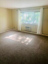 31831 Grand River Ave in Farmington, MI - Building Photo - Building Photo
