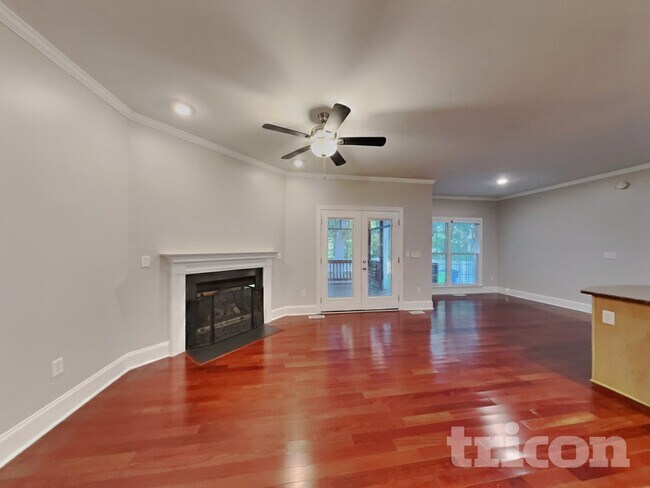 1585 Deer Run Ct in Oak Ridge, NC - Foto de edificio - Building Photo