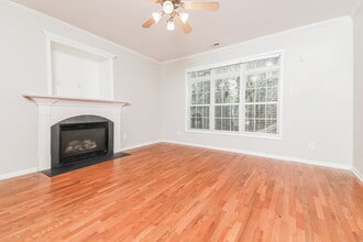 8173 Rolling Glenn Dr in Raleigh, NC - Foto de edificio - Building Photo