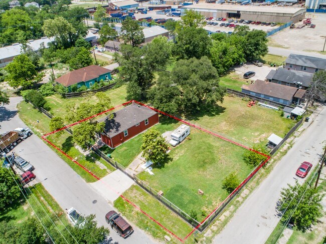 2311 Lee St in Houston, TX - Building Photo - Building Photo