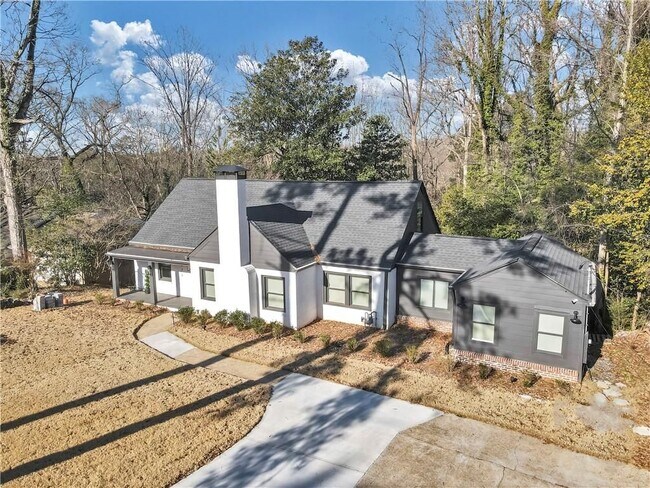 1571 Blvd Lorraine SW in Atlanta, GA - Building Photo - Building Photo