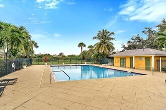 1408 Meadows Cir W in Boynton Beach, FL - Building Photo - Building Photo