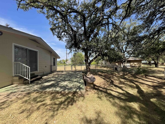 1010 Ave C in Marble Falls, TX - Building Photo - Building Photo