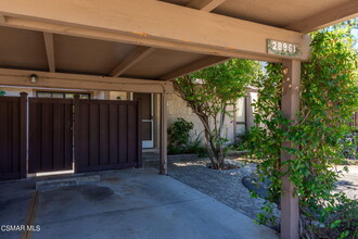 28961 Oakpath Dr in Agoura Hills, CA - Building Photo - Building Photo