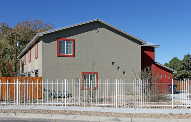 501 Madison Pl SE in Albuquerque, NM - Building Photo - Building Photo