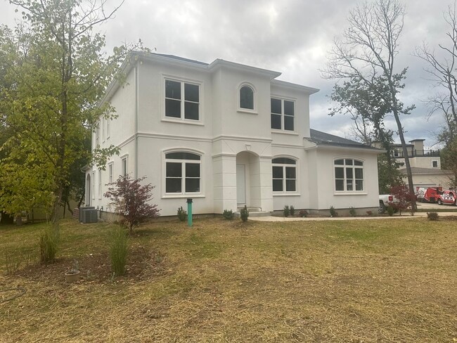 property at 1213 New Ballwin Rd