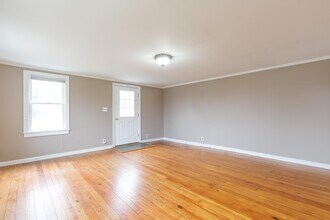 356 Oscawana Lake Rd-Unit -B in Putnam Valley, NY - Foto de edificio - Building Photo