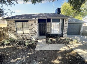 5518 Creek Valley Dr in Arlington, TX - Building Photo - Building Photo