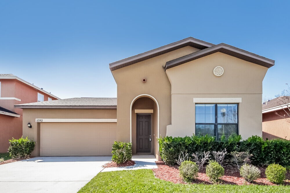 1090 Hermosa Way in Kissimmee, FL - Building Photo