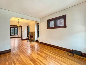 1029 Lakepointe St in Grosse Pointe Park, MI - Building Photo - Building Photo