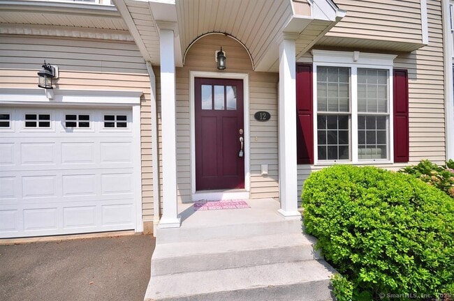 12 Bogart Ln in Newington, CT - Building Photo - Building Photo