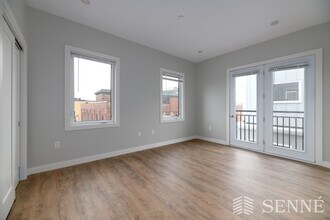 3 Ward St, Unit 404 in Somerville, MA - Foto de edificio - Building Photo