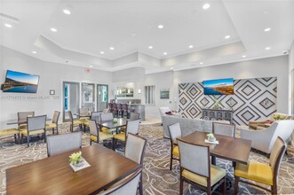 4365 Large Leaf Ln in Hollywood, FL - Foto de edificio - Building Photo