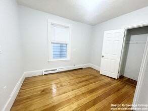 22 Rowell St, Unit #1 in Boston, MA - Building Photo - Building Photo